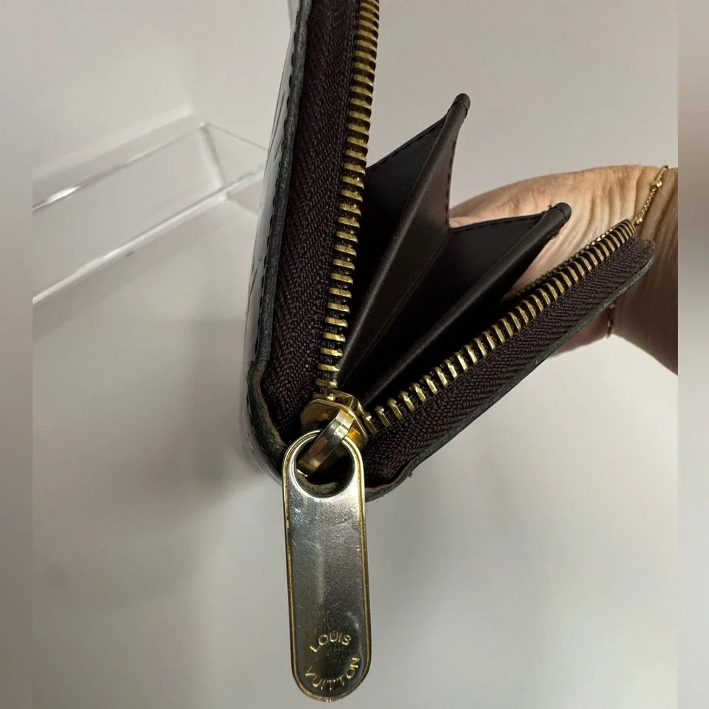 Louis Vuitton Vernis Amarante Zippy Wallet